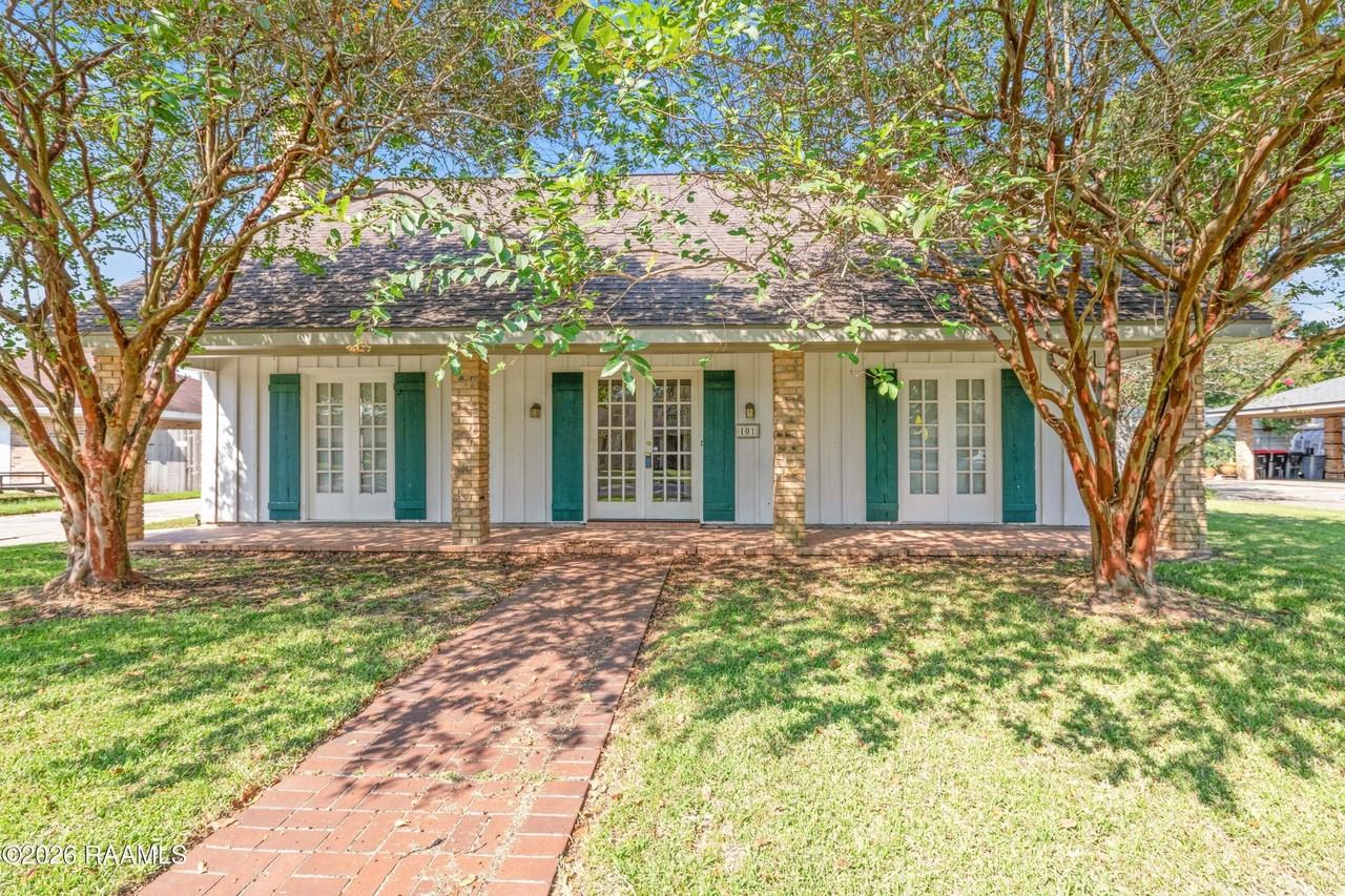 101 Wisteria Dr - Photo 3 of 34