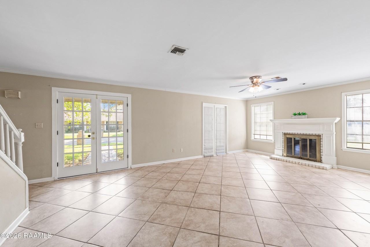 101 Wisteria Dr - Photo 4 of 34