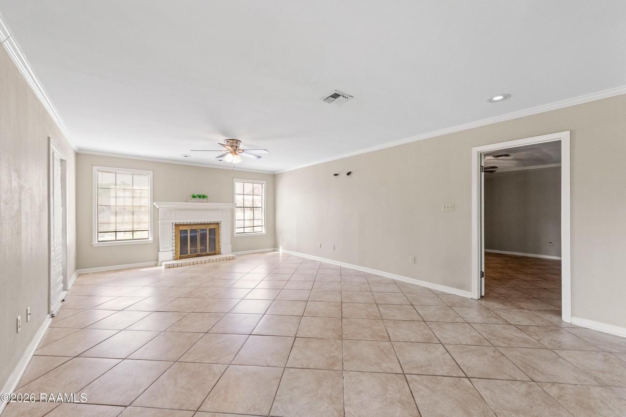 101 Wisteria Dr - Photo 5 of 34