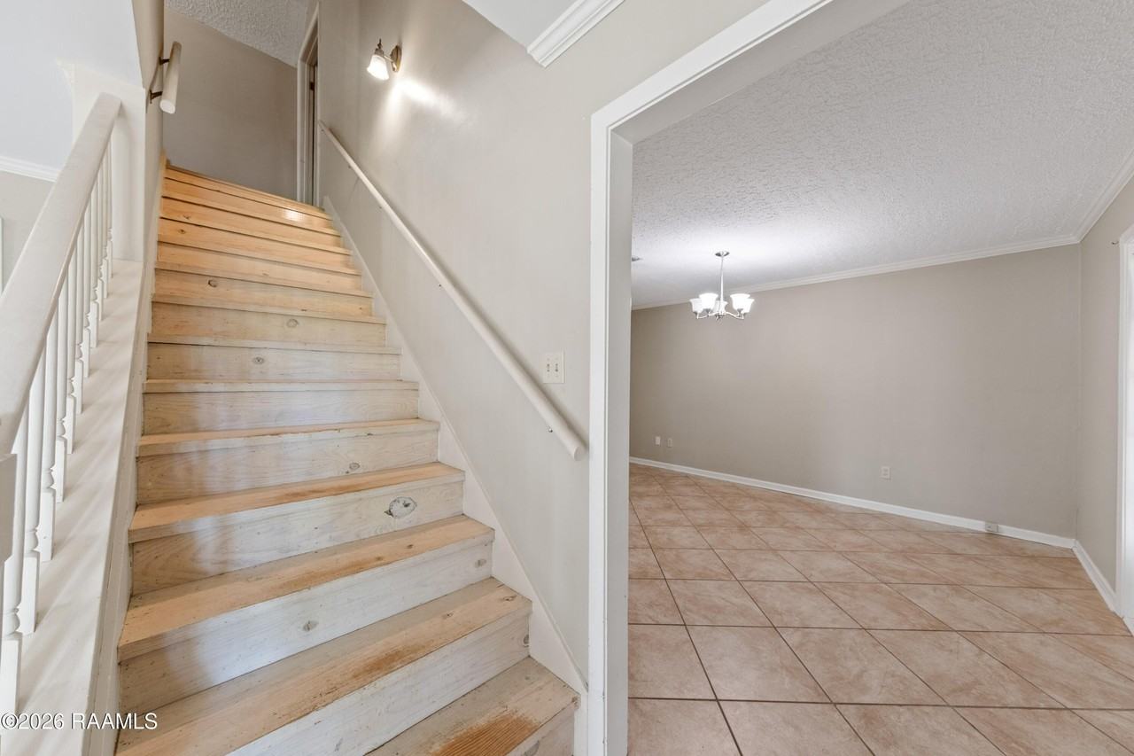 101 Wisteria Dr - Photo 7 of 34
