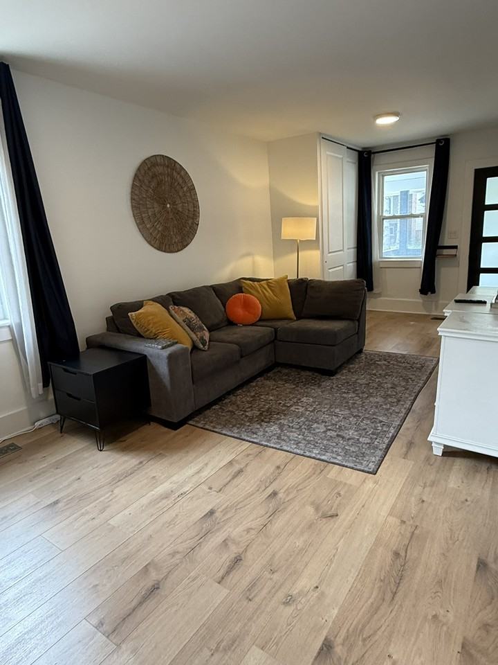 36 Huron St - Photo 3 of 12