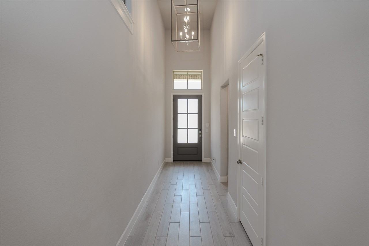 2116 Roquette Dr - Photo 5 of 40