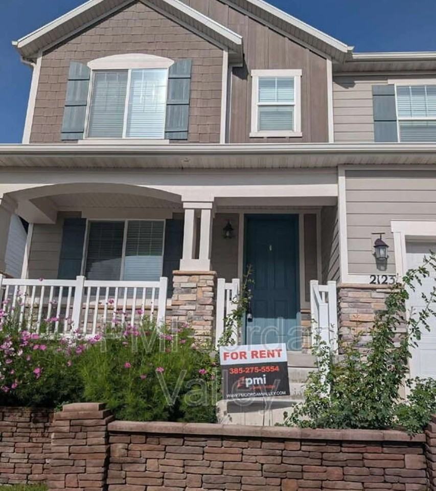 2123 N Wallflower Dr - Photo 2 of 15