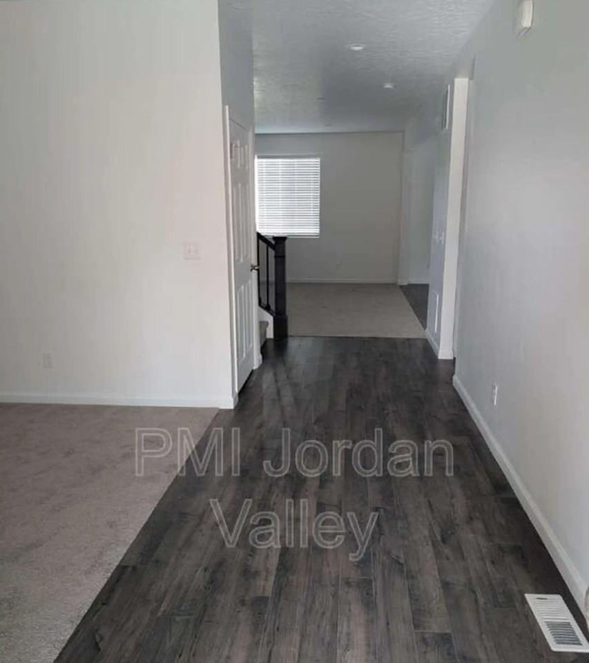 2123 N Wallflower Dr - Photo 3 of 15