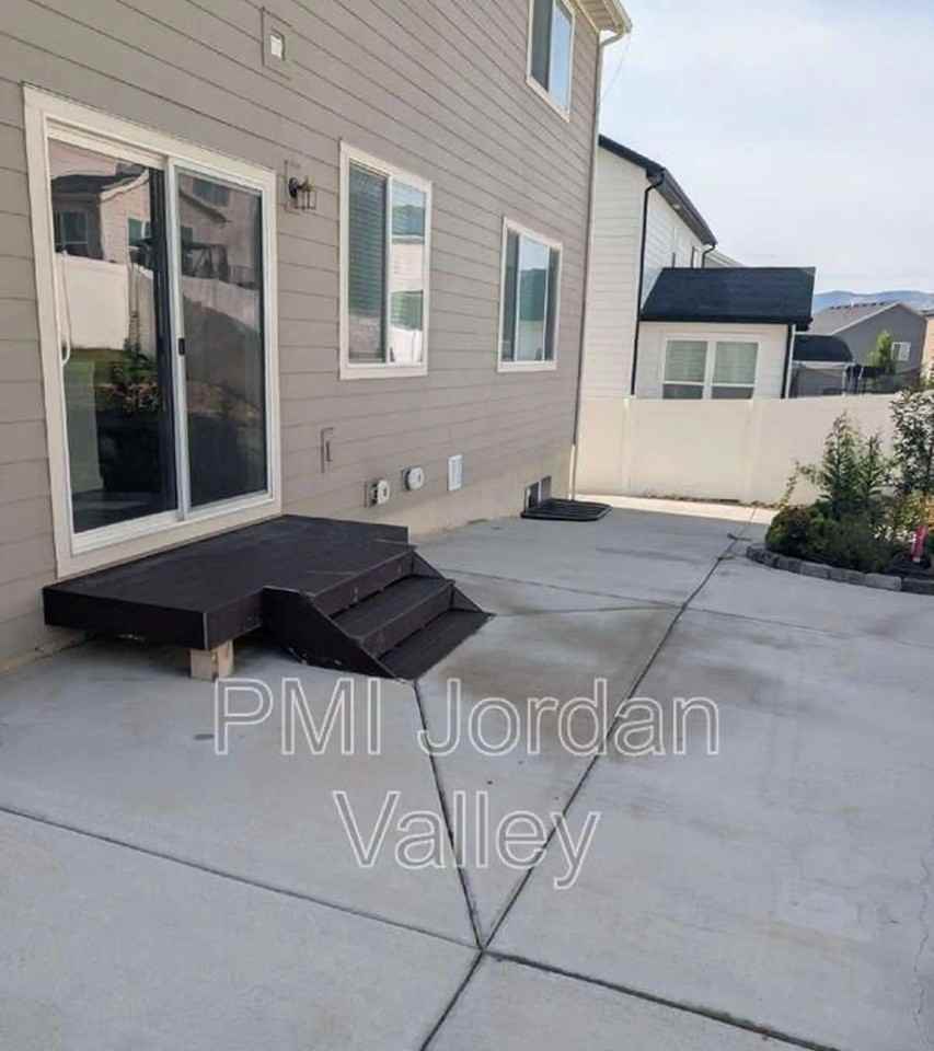 2123 N Wallflower Dr - Photo 6 of 15