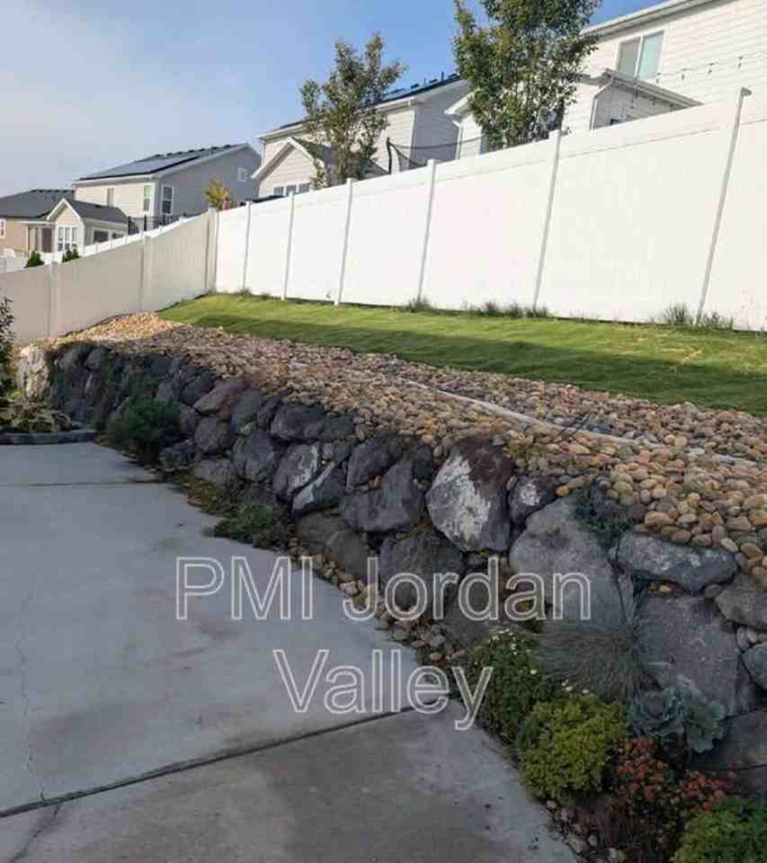 2123 N Wallflower Dr - Photo 7 of 15