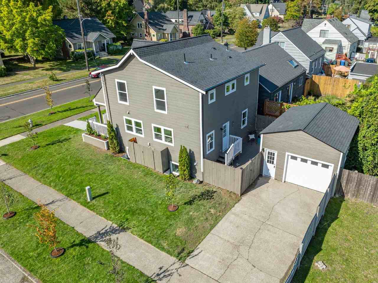 3121 N 11th St - Photo 2 of 10