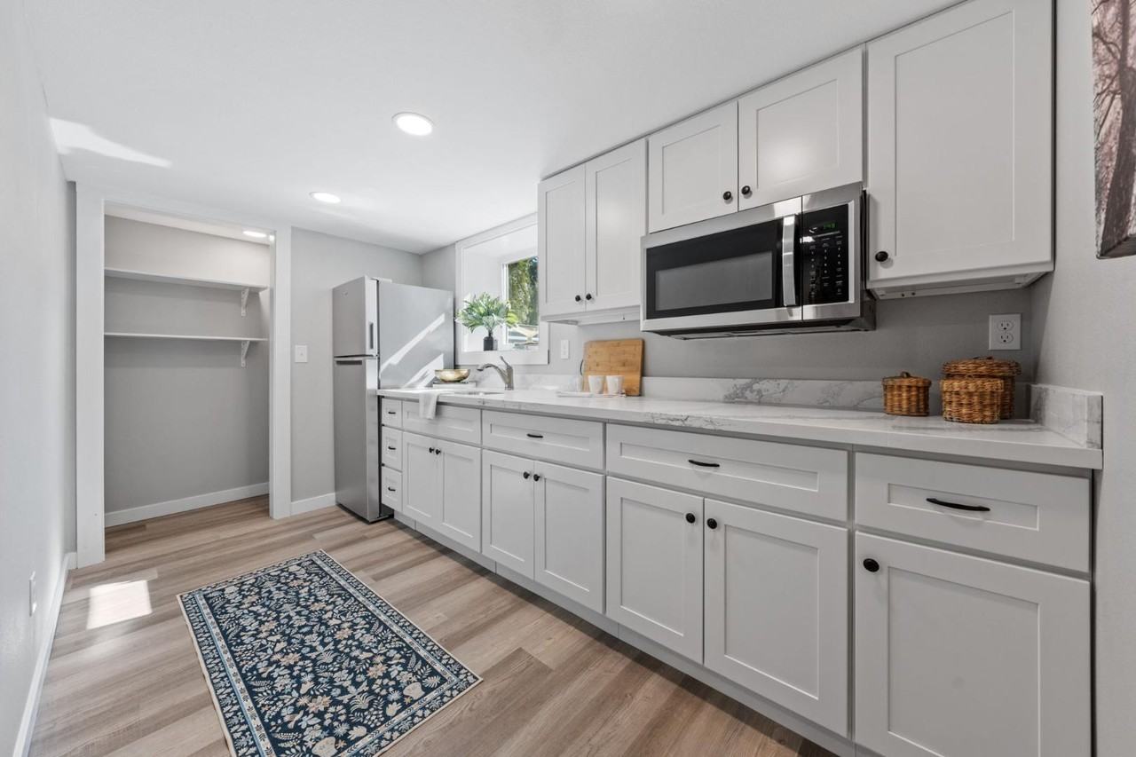 3121 N 11th St - Photo 5 of 10