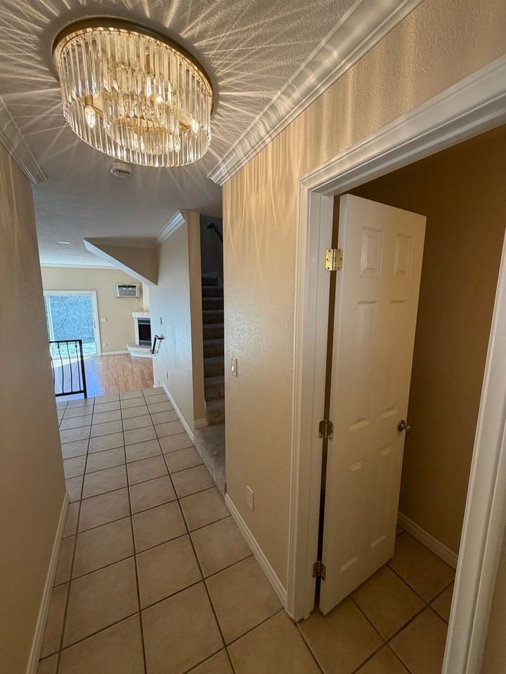 792 N Mollison Ave #16 - Photo 3 of 20