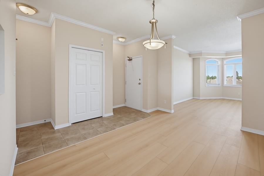 190 Rustic Hills Cres #7 - Photo 2 of 14
