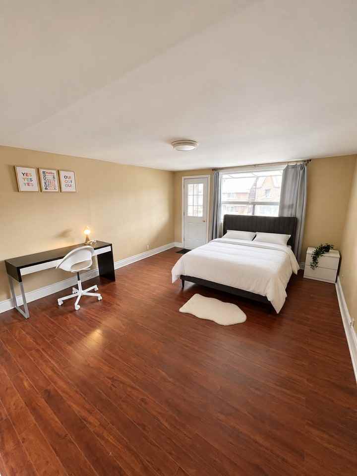 693 Ossington Avenue - Photo 4 of 18