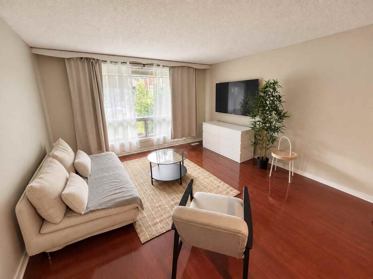 693 Ossington Avenue - Photo 5 of 18