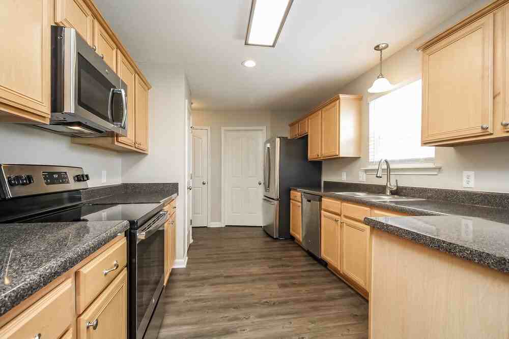 404 Glenmore Ct - Photo 7 of 17