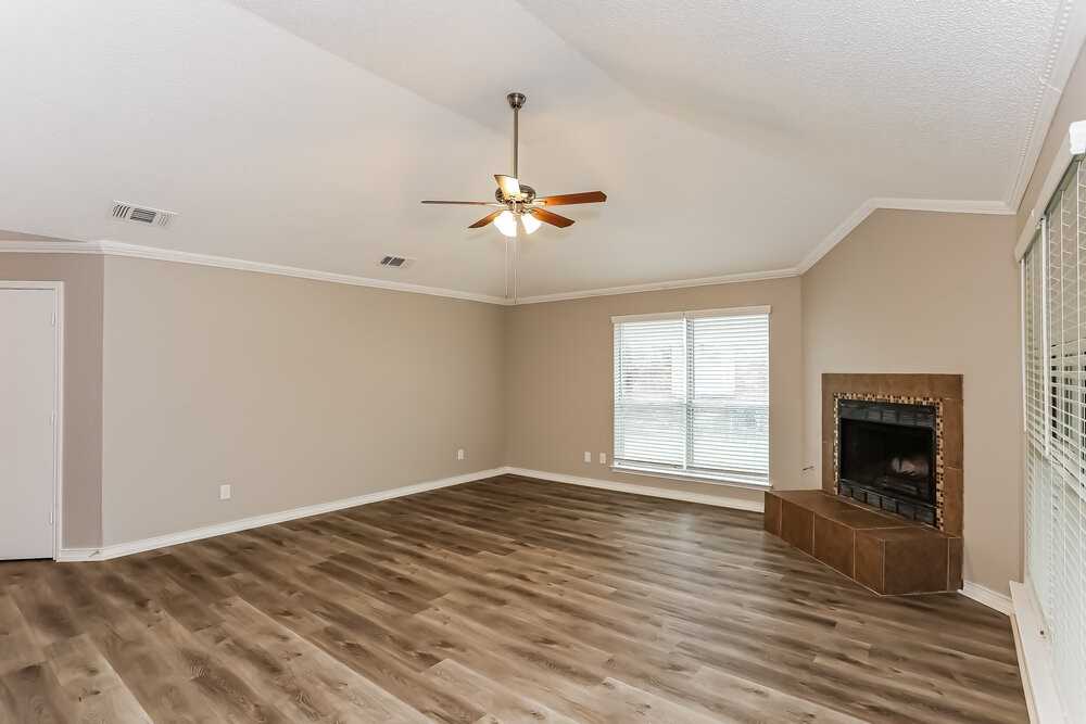 4979 Garden Grove Ct - Photo 4 of 16