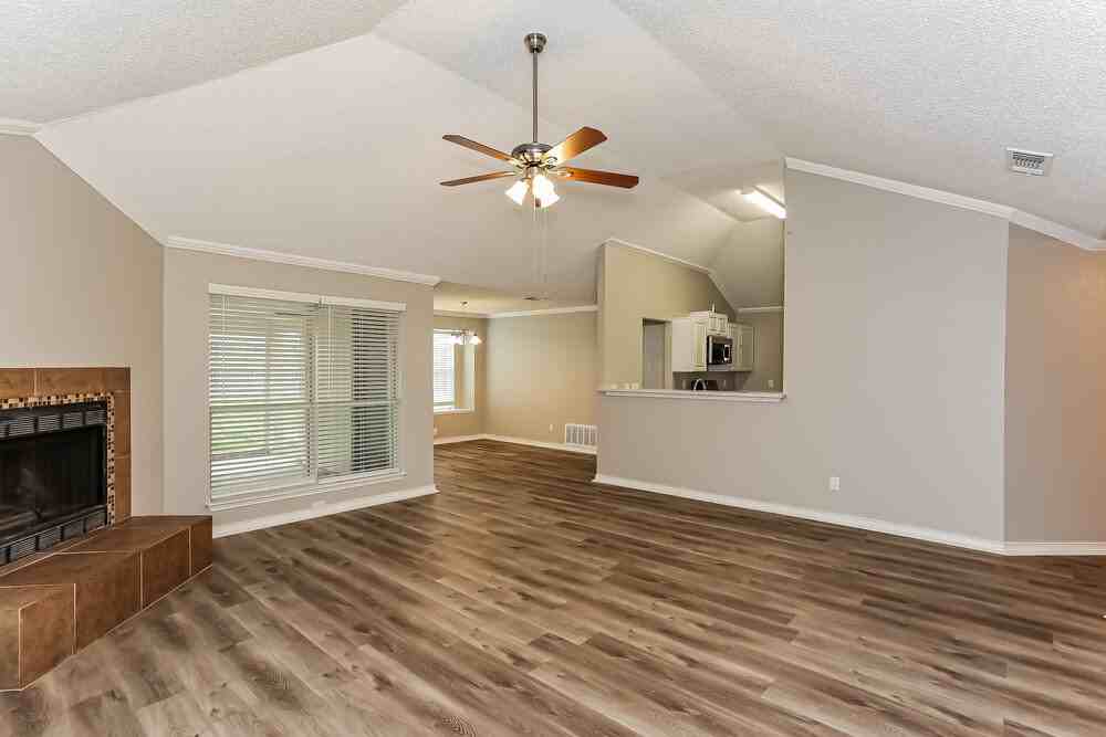 4979 Garden Grove Ct - Photo 5 of 16