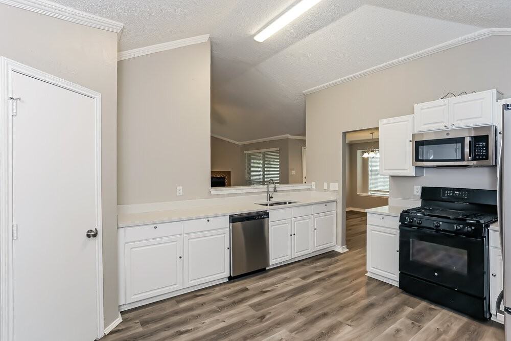 4979 Garden Grove Ct - Photo 7 of 16