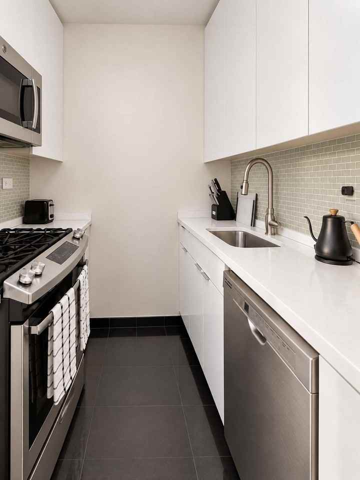 525 E 72nd St #1330814P - Photo 7 of 20
