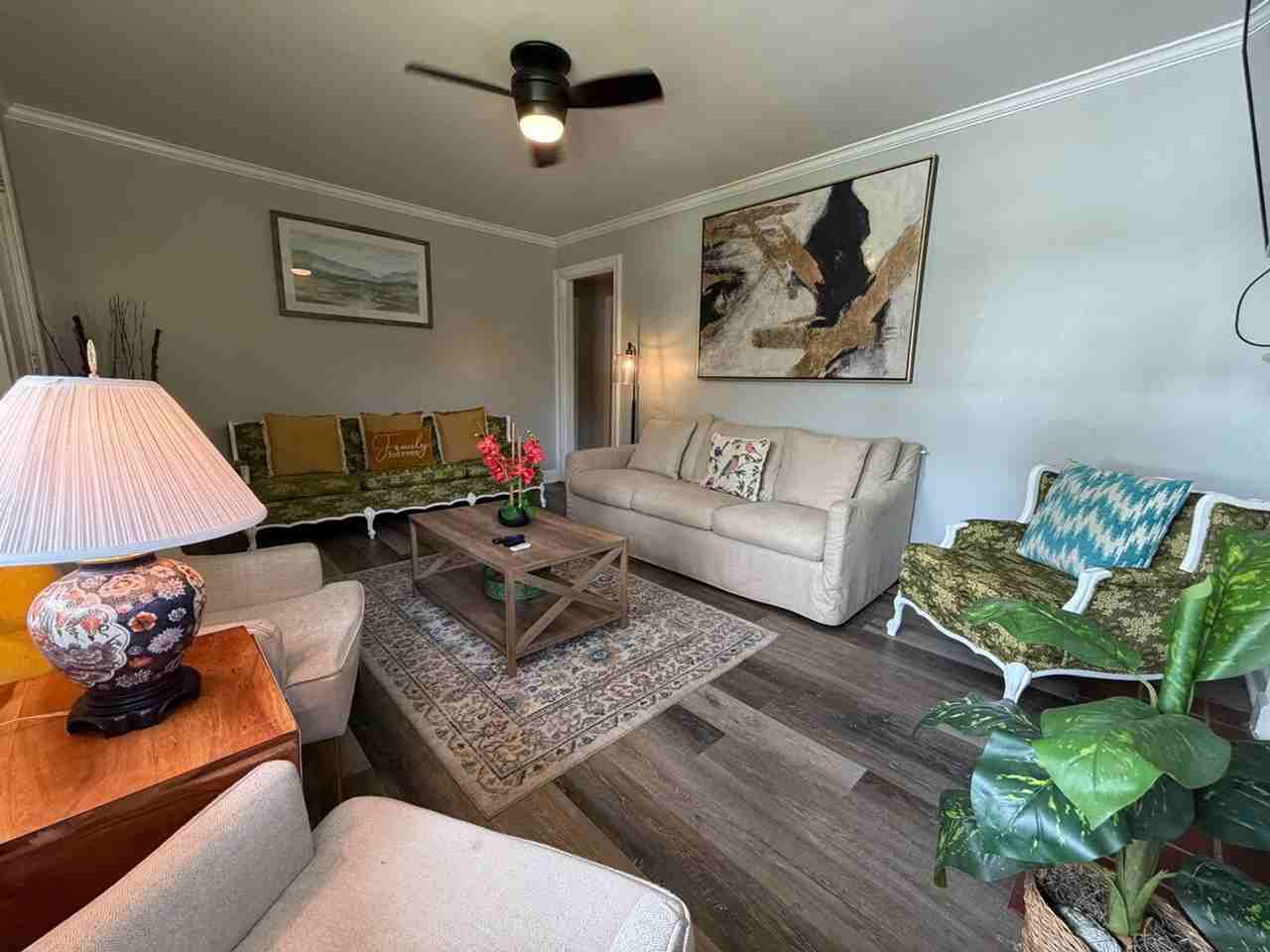 201 E Alden Ave #1628644P - Photo 4 of 48
