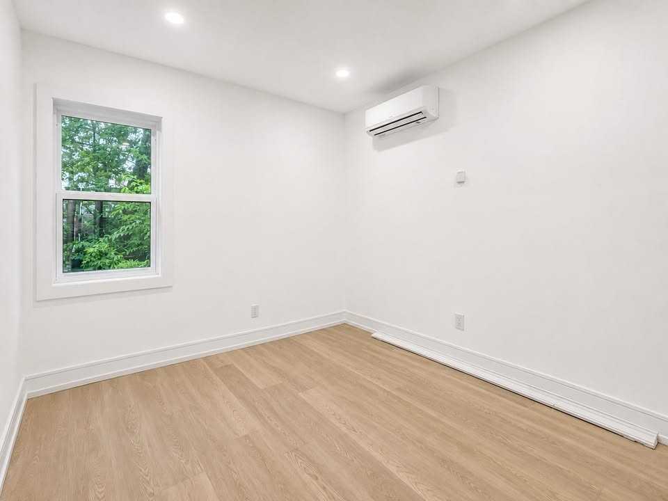 76 Burnaby Boulevard #3 - Photo 5 of 7