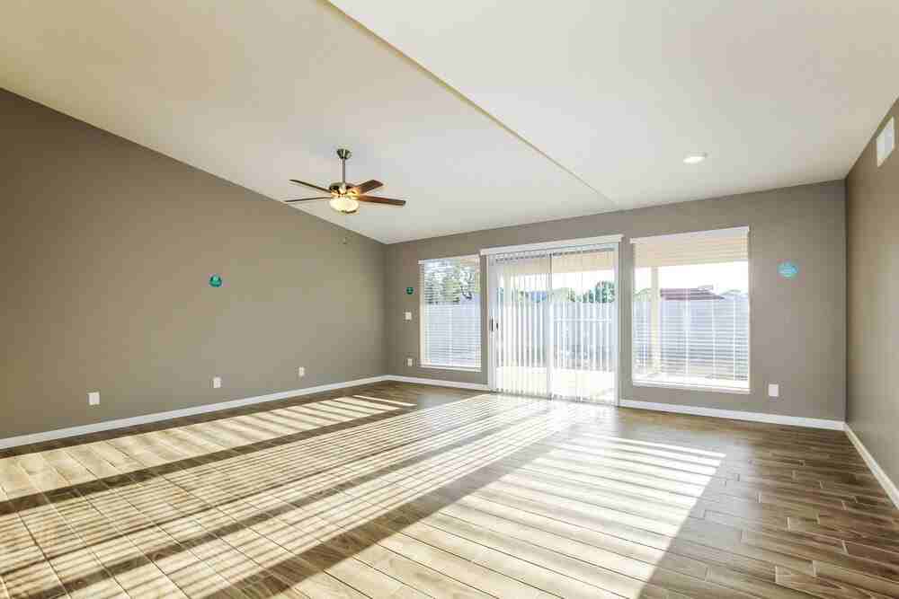 18002 N 42nd Dr - Photo 3 of 16