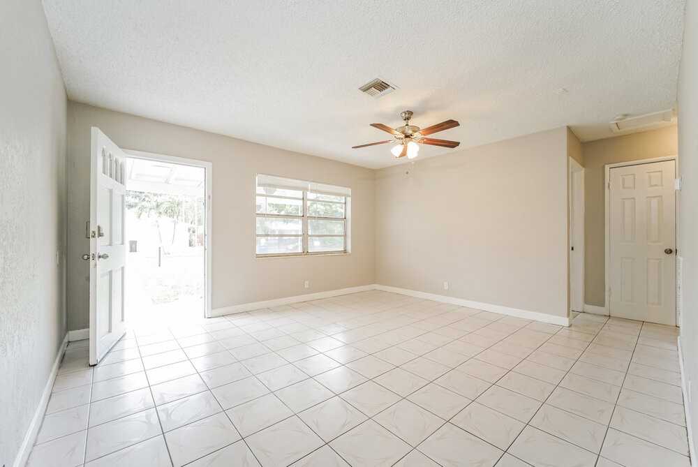 1025 Nw 4th Ave - Photo 4 of 16