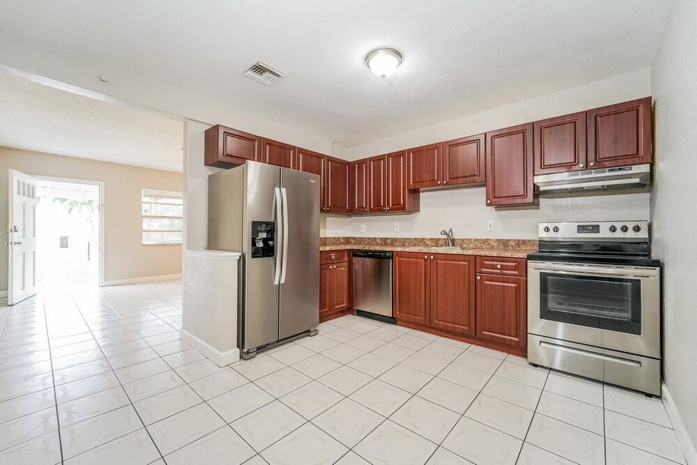 1025 Nw 4th Ave - Photo 5 of 16