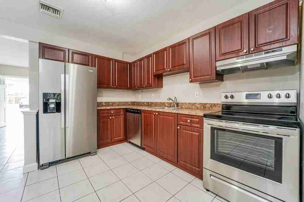 1025 Nw 4th Ave - Photo 6 of 16