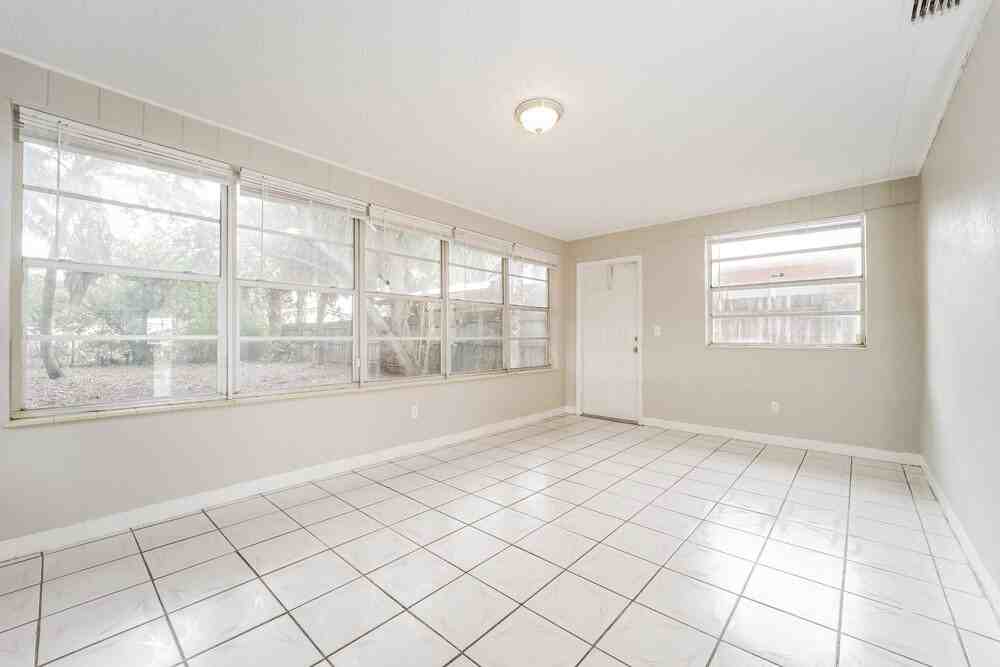 1025 Nw 4th Ave - Photo 7 of 16