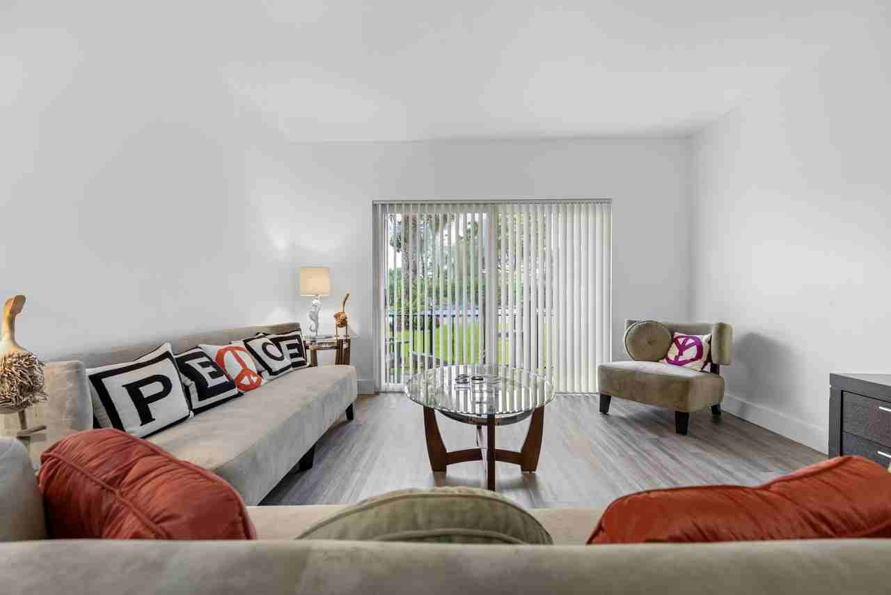 Arbors Aventura - Photo 4 of 47