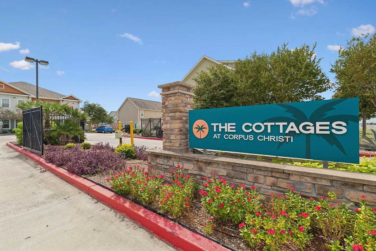 The Cottages at Corpus Christi - Photo 3 of 26