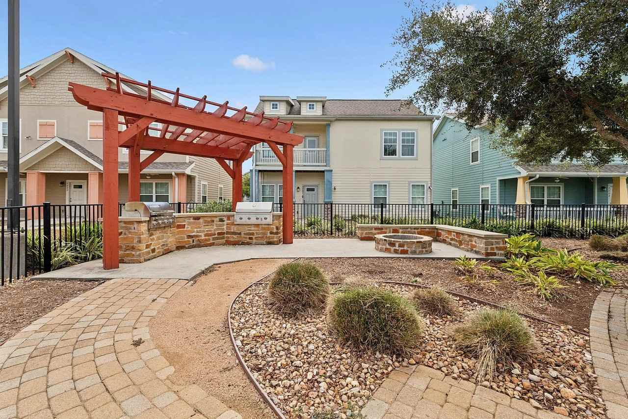 The Cottages at Corpus Christi - Photo 5 of 26