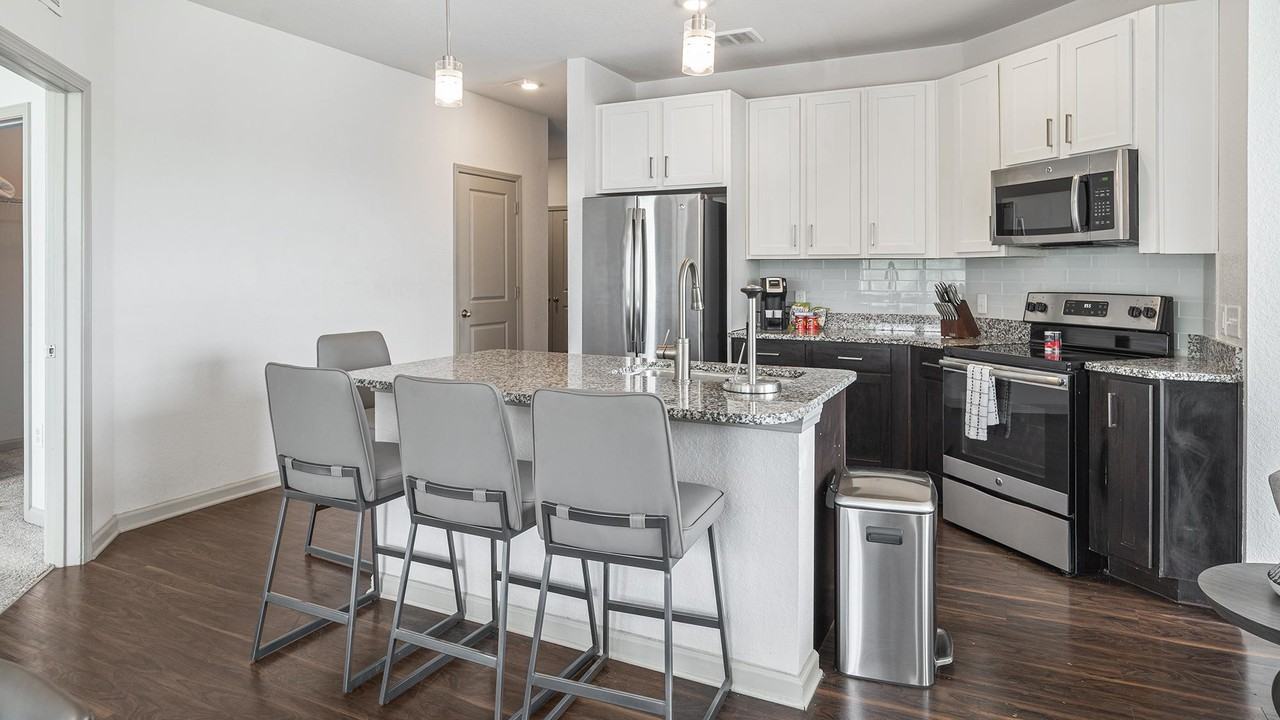 215 N Adams Street - Photo 4 of 45