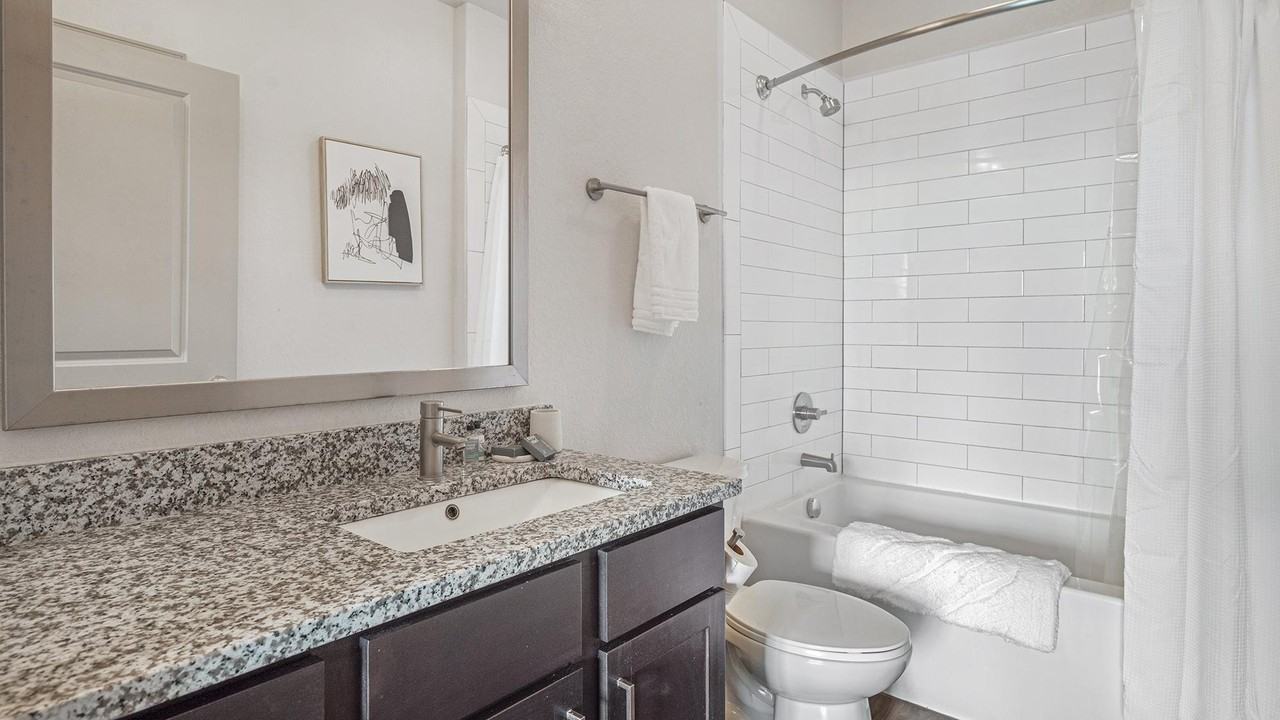 215 N Adams Street - Photo 6 of 45