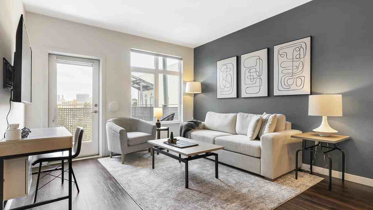 215 N Adams Street - Photo 7 of 45