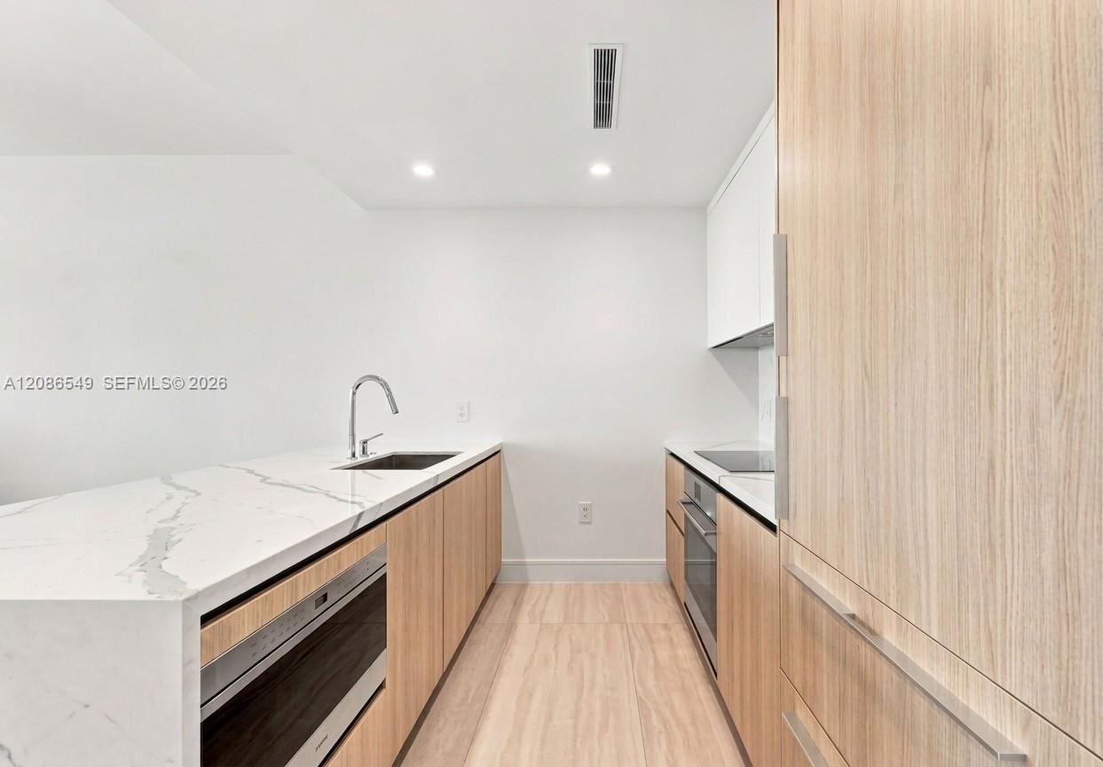 2411 Laguna Circle #1004 - Photo 6 of 20
