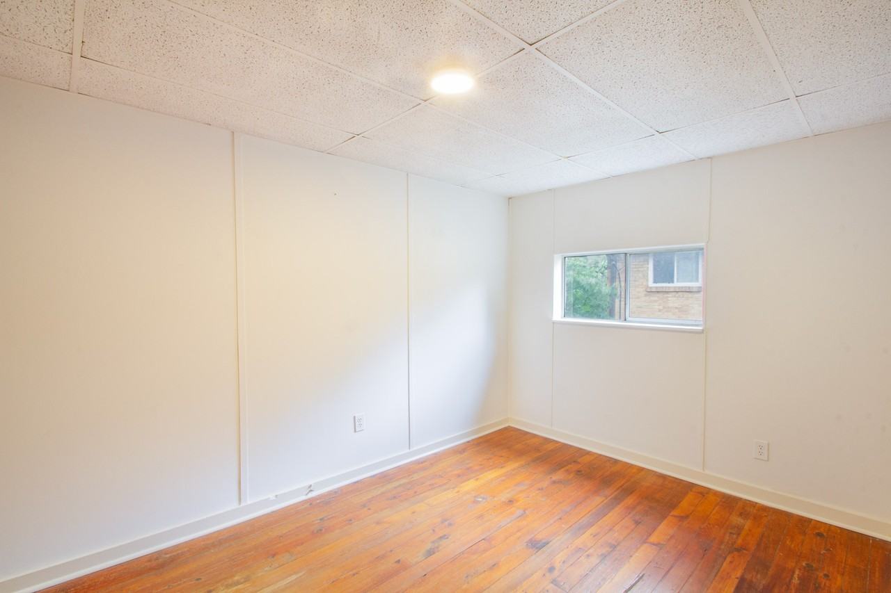 720 West St - Photo 4 of 9