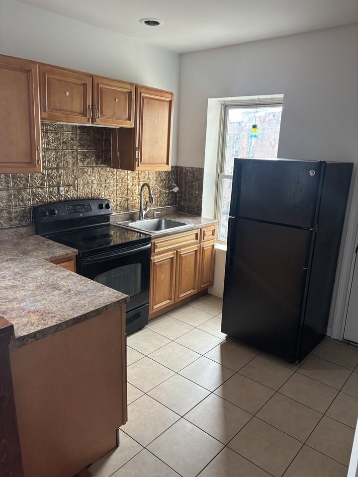 125 Hill St #2ndFL - Photo 4 of 8
