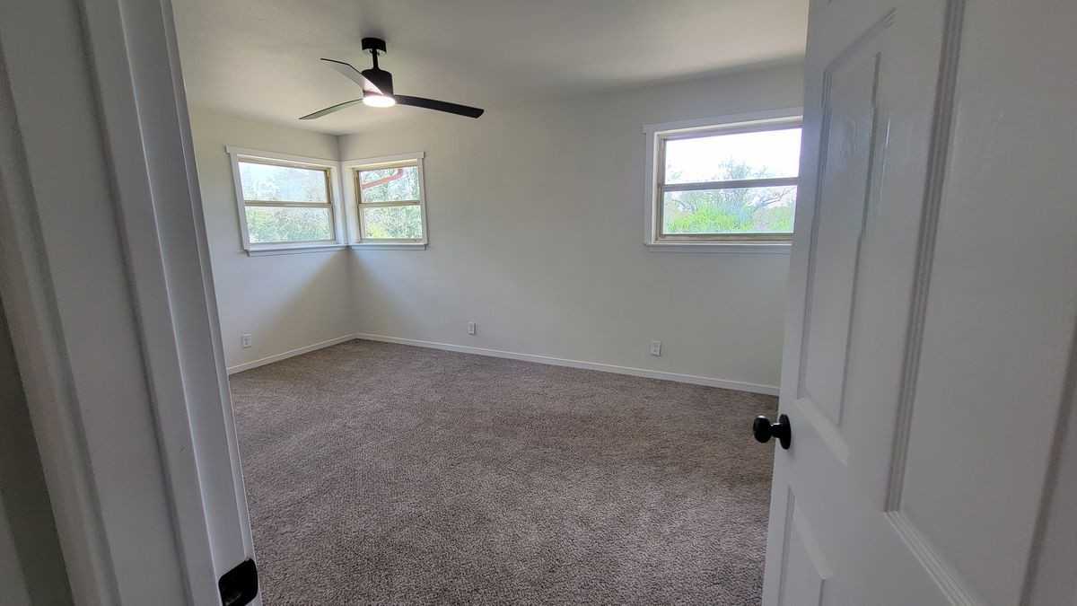 129 Young Ave - Photo 3 of 17