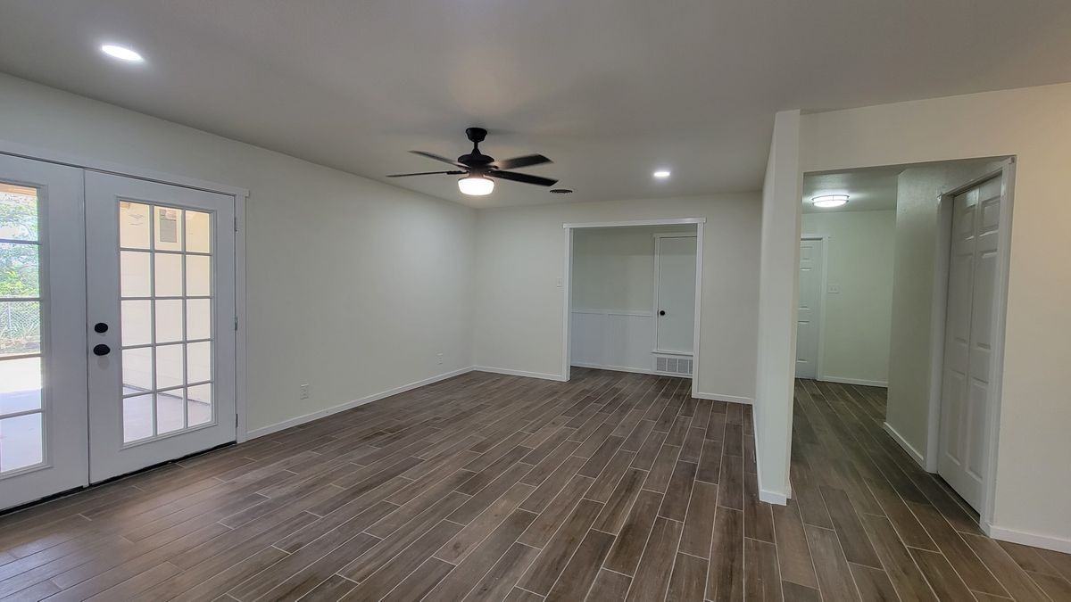 129 Young Ave - Photo 5 of 17
