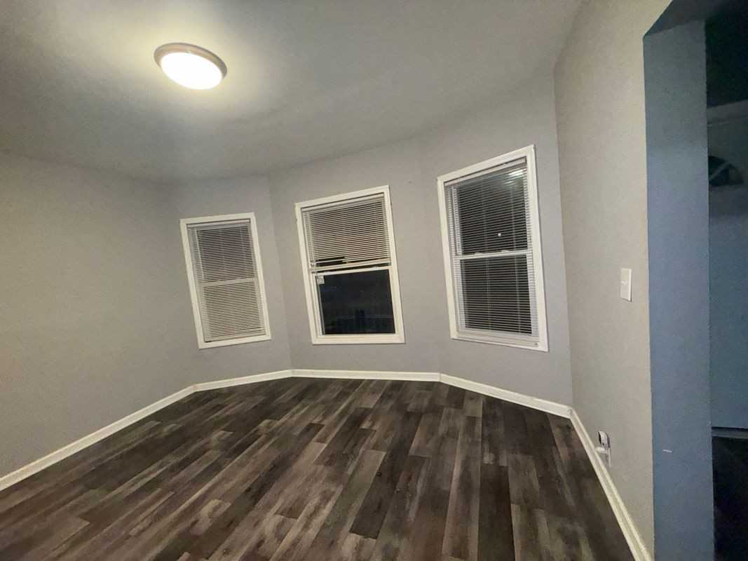 174 Laurel Ave - Photo 3 of 4