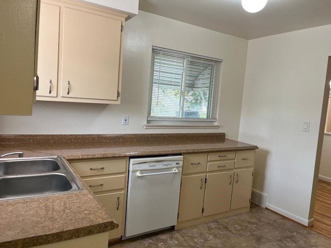 5627 Clippert St - Photo 6 of 21