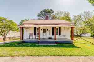 featured image of 33 Elm St