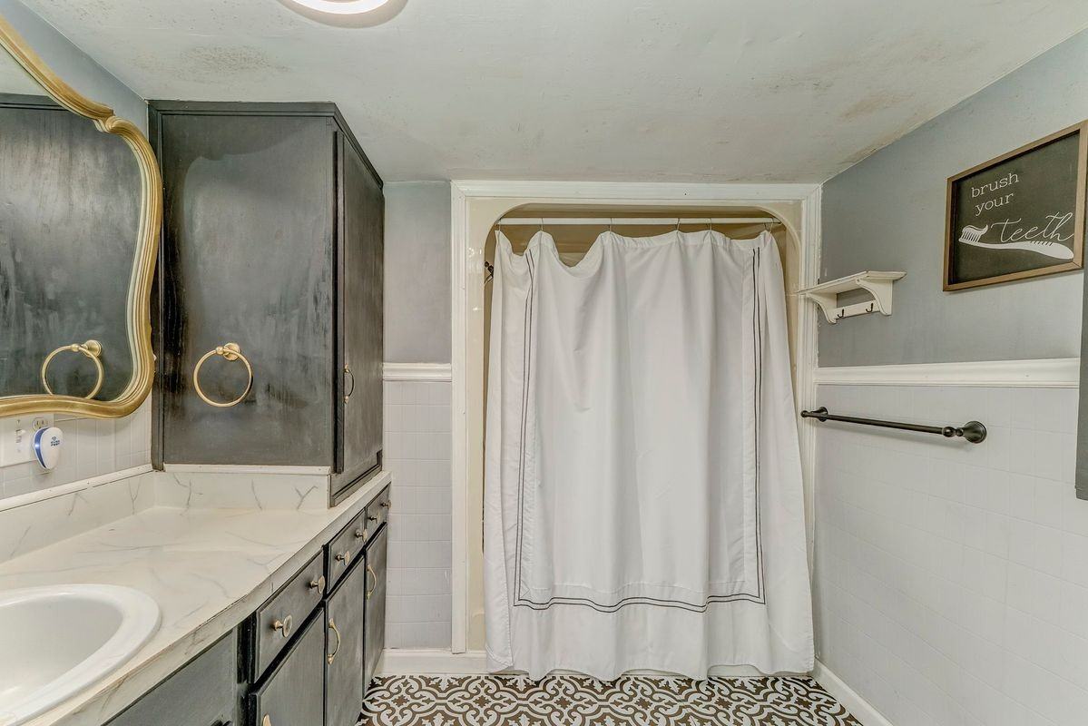 33 Elm St - Photo 2 of 5