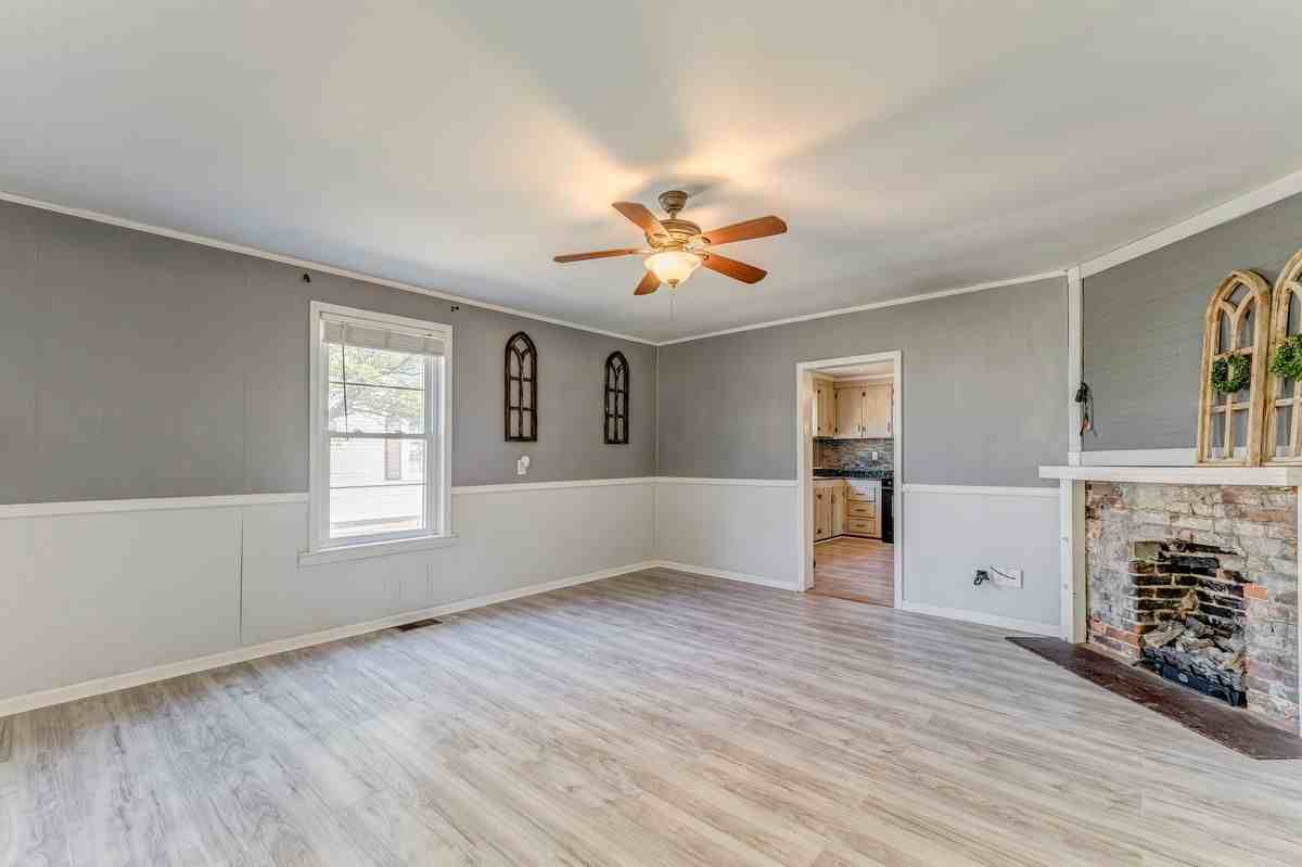 33 Elm St - Photo 4 of 5