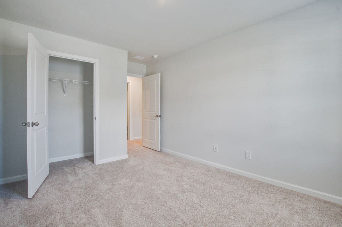 827 Kirby Ct - Photo 6 of 38