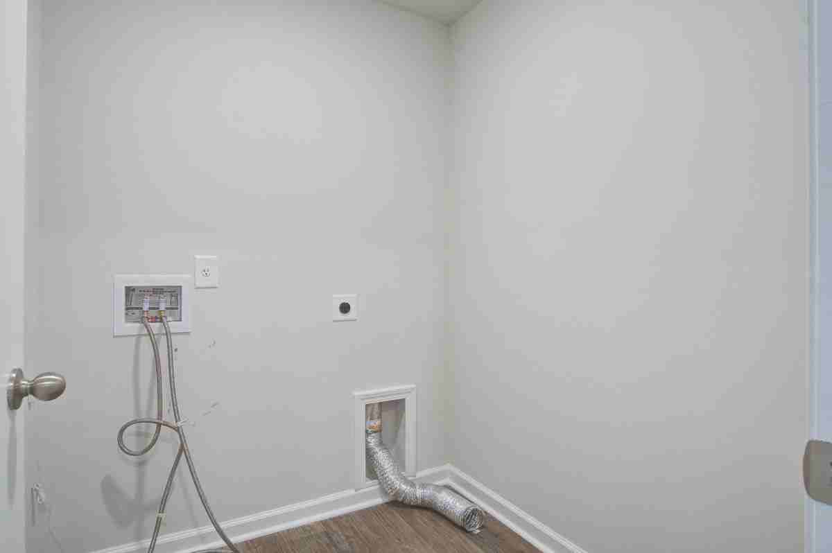827 Kirby Ct - Photo 7 of 38