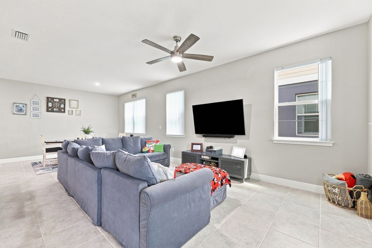 3919 Knotty Pine St - Photo 3 of 25