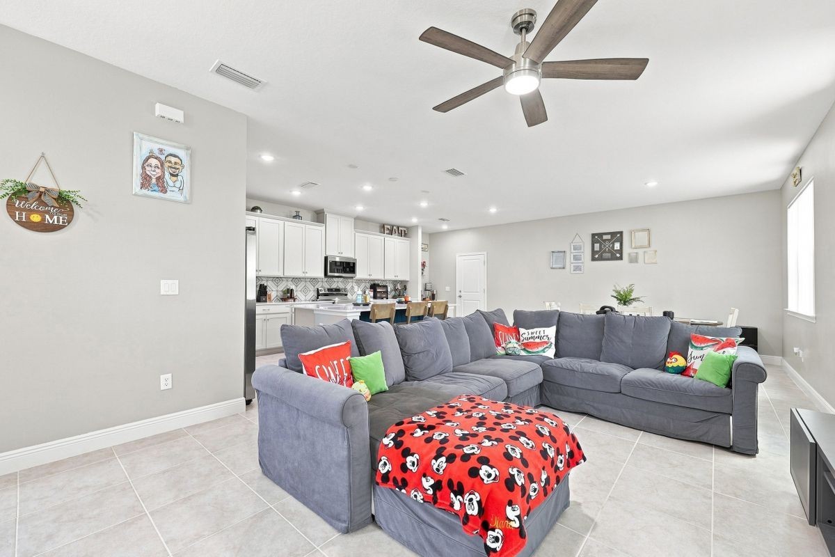3919 Knotty Pine St - Photo 4 of 25