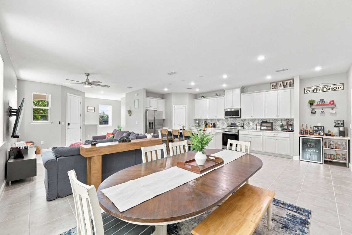 3919 Knotty Pine St - Photo 7 of 25