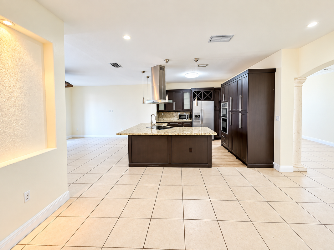 4617 Nw 96th Ave - Photo 2 of 12